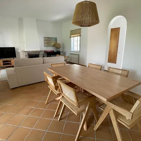 Casa Flores Feriehus Amoreira (Leiria)